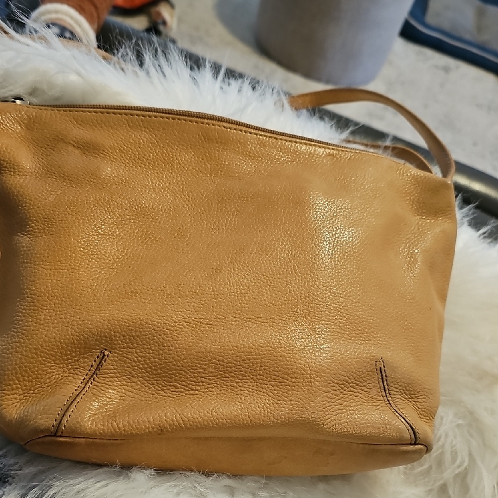 Stone Mountain Vintage Classic Tan Leather Shoulder Bag. Great Condition.